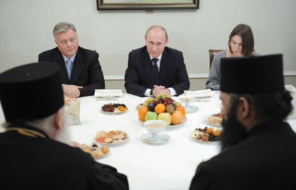 La ceinture de la Vierge renforcera le lien spirituel gréco-russe (Poutine) - Sputnik Afrique