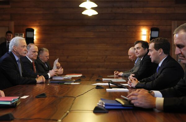 Dmitri Medvedev a rencontré les représentants des partis représentés à la Douma de sixième législature - Sputnik Afrique
