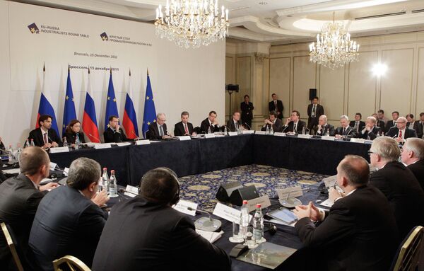 Dmitri Medvedev lors d'une table ronde qui a réuni des industriels russes et européens - Sputnik Afrique