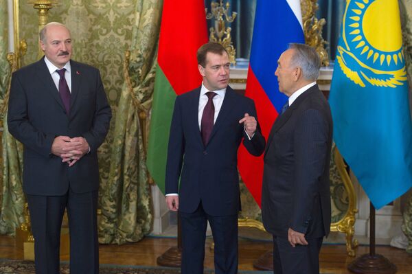 Alexandre Loukachenko,  Dmitri Medvedev et Noursoultan Nazarbaïev - Sputnik Afrique