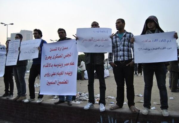 Le Caire: les manifestants nettoient les rues et se préparent à de nouvelles actions - Sputnik Afrique