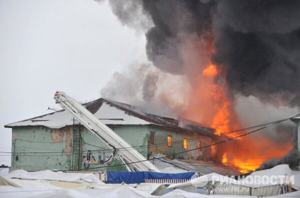 Un incendie ravage des entrepôts à Ekaterinbourg - Sputnik Afrique