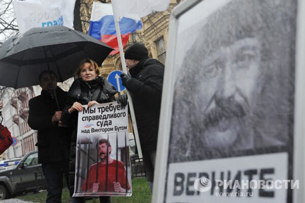 Saint-Pétersbourg: manifestation de soutien à Viktor Bout - Sputnik Afrique