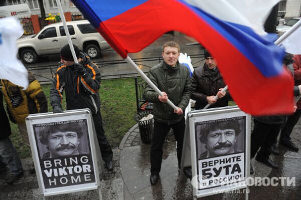 Saint-Pétersbourg: manifestation de soutien à Viktor Bout - Sputnik Afrique