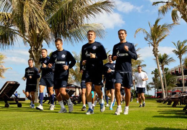 Le club de football russe FC Zenit s'entraîne à Dubaï - Sputnik Afrique