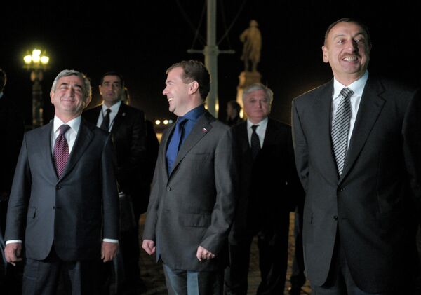 Ilham Aliev, Dmitri Medvedev et Serge Sargsian - Sputnik Afrique