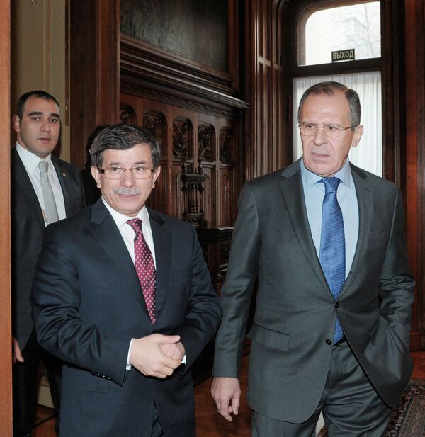 Les chefs de la diplomatie turque turque et russe, Sergueï Lavrov et Ahmet Davutoglu (archives) - Sputnik Afrique