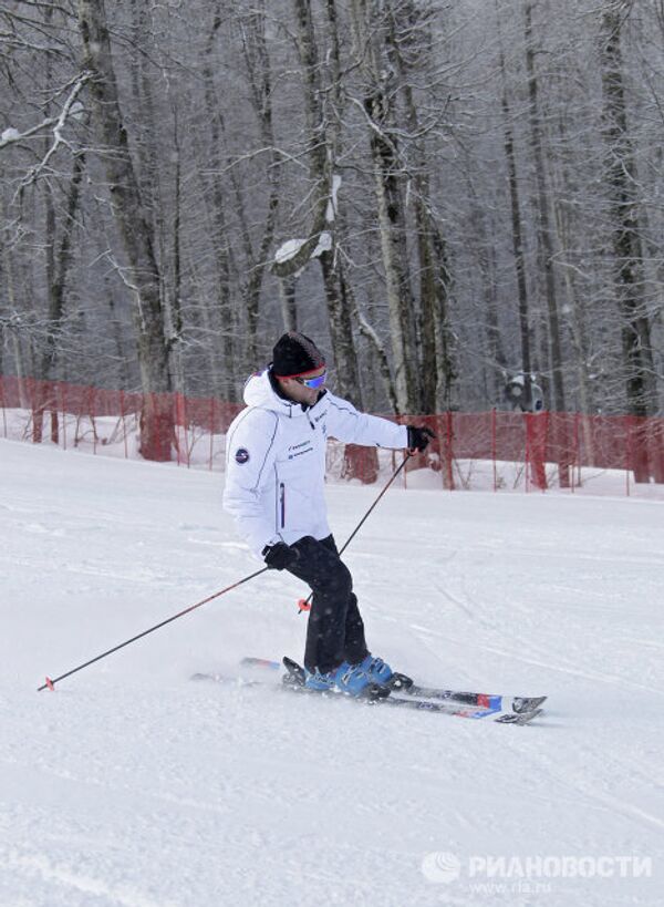 Medvedev assiste à la Coupe du monde de ski alpin à Sotchi - Sputnik Afrique