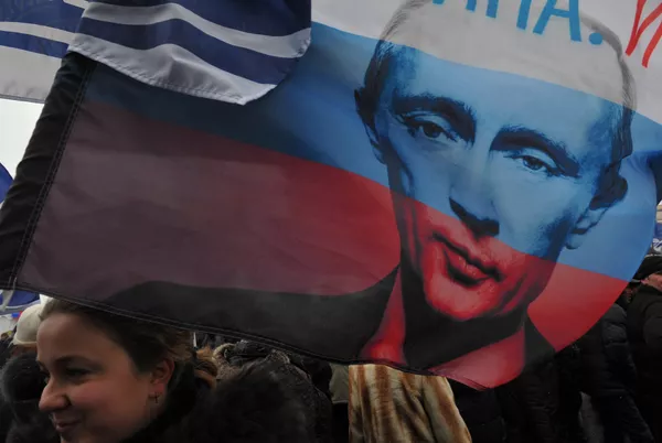 Pancartes et banderoles du rassemblement pro-Poutine à Moscou - Sputnik Afrique