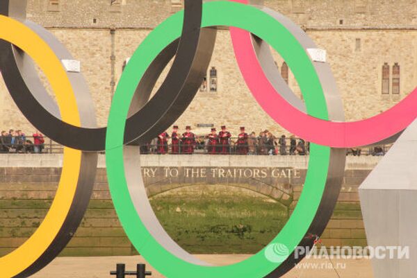 Des anneaux olympiques géants sur la Tamise - Sputnik Afrique