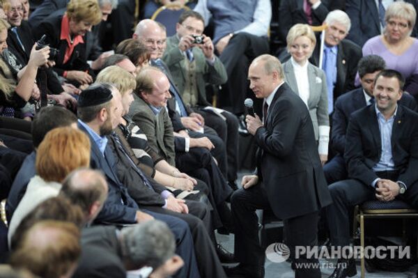 Vladimir Poutine rencontre ses partisans  - Sputnik Afrique