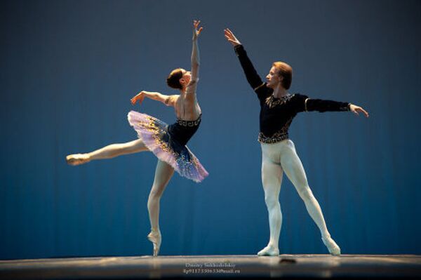 Les étoiles du ballet russe réunies à Saint-Pétersbourg - Sputnik Afrique