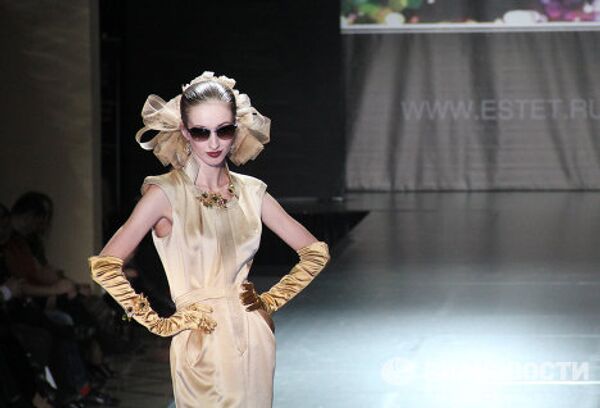 Moscou accueille la semaine de la mode Esthète: Printemps 2012 - Sputnik Afrique