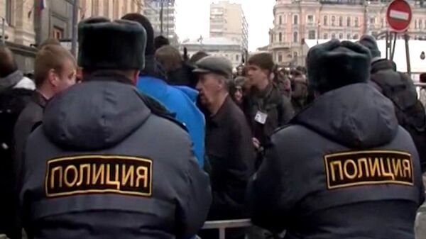 Meeting non autorisé à Moscou: des manifestants se rendent à la police  - Sputnik Afrique