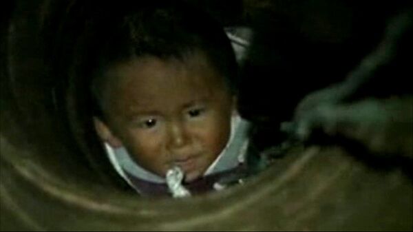 Chine: un bébé remonté du fond d'un puits  - Sputnik Afrique