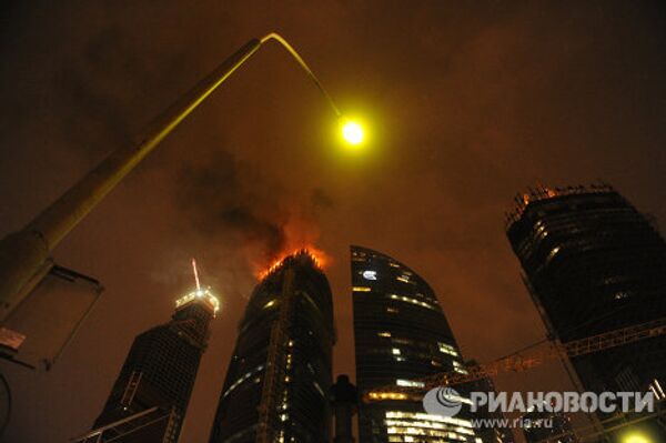 Un gratte-ciel en feu à Moscou  - Sputnik Afrique