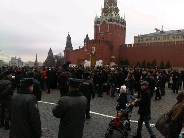 Moscou: l'opposition rassemblée sur la place Rouge - Sputnik Afrique