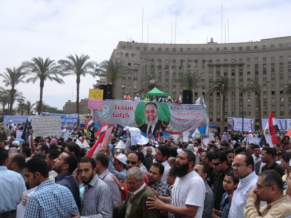 Egypte: des dizaines de milliers de manifestants place Tahrir - Sputnik Afrique