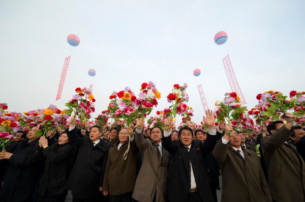 La cérémonie d'inauguration de la plus grand statue du pays de Kim Jong Il - Sputnik Afrique