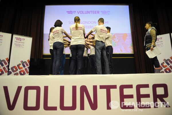 JO 2012: les volontaires russes se préparent pour Londres  - Sputnik Afrique
