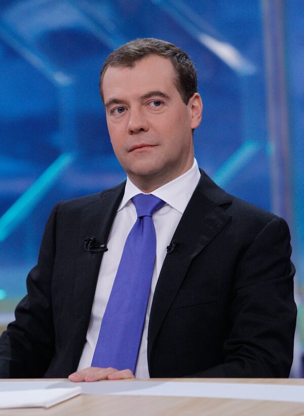 Интервью Д.Медведева журналистам пяти телеканалов в прямом эфире - Sputnik Afrique