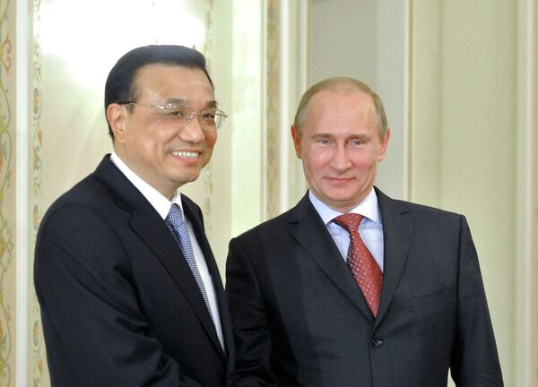 Li Keqiang et Vladimir Poutine - Sputnik Afrique