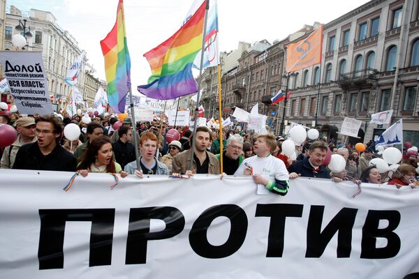 La police a interpellé mardi à Saint-Pétersbourg 17 militants homosexuels prenant part au défilé du 1er mai - Sputnik Afrique