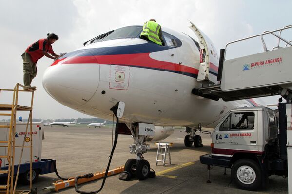 Un avion russe SuperJet 100 disparaît en Indonésie - Sputnik Afrique