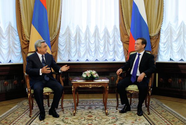 Président arménien Serge Sargsian et premier ministre et ancien président russe Dmitri Medvedev  - Sputnik Afrique