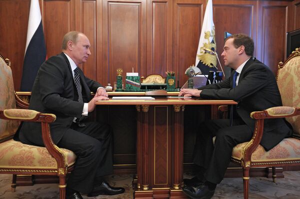 Premier ministre russe Dmitri Medvedev lors d'un entretien avec le président Vladimir Poutine - Sputnik Afrique