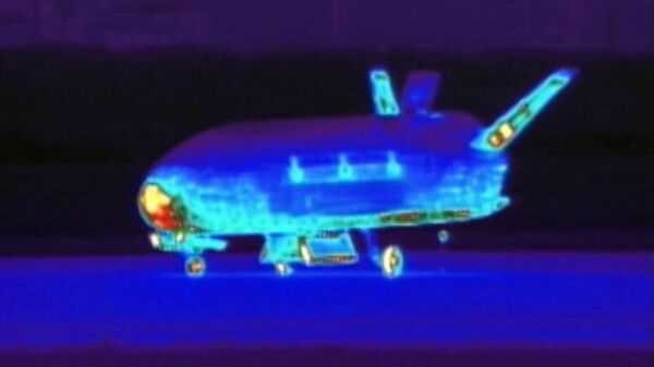 La mystérieuse mininavette X-37B revient sur Terre  - Sputnik Afrique