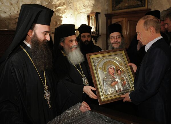 Vladimir Poutine dans l'église du Saint-Sépulcre à Jérusalem - Sputnik Afrique