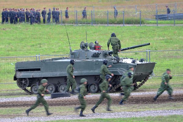 Matériel de combat exposé près de Moscou Matériel de combat exposé près de Moscou - Sputnik Afrique