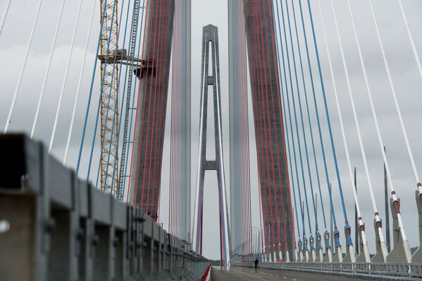 Extrême-Orient: Medvedev inaugure un pont à Vladivostok - Sputnik Afrique