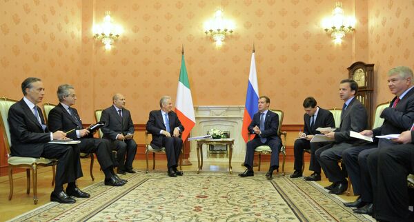 Pétrole: le russe Rosneft et l'italien Eni signent un accord financier - Sputnik Afrique