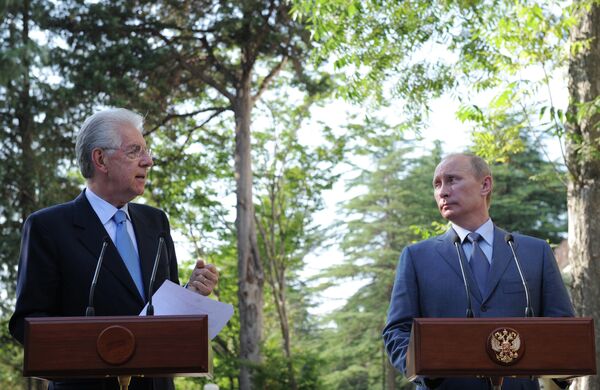 Vladimir Poutine et Mario Monti - Sputnik Afrique