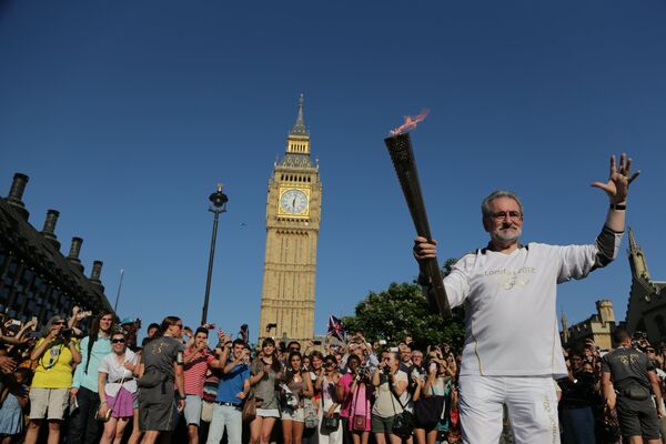 JO 2012: arrivée de la flamme olympique à Londres - Sputnik Afrique
