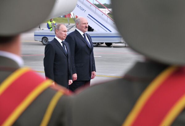 Vladimir Poutine et Alexandre Loukachenko (archive) - Sputnik Afrique