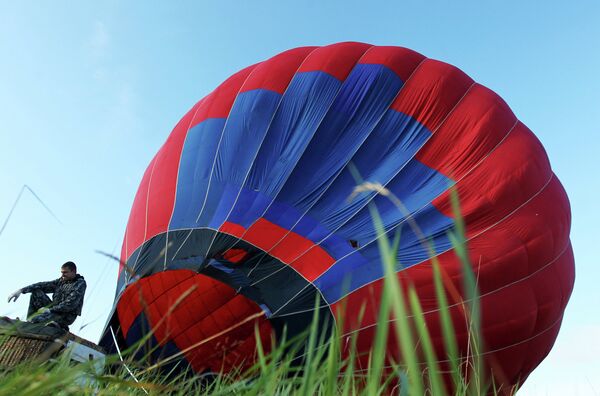 Des  montgolfières dans le ciel de Novgorod - Sputnik Afrique