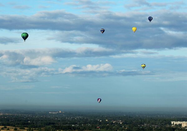 Des  montgolfières dans le ciel de Novgorod - Sputnik Afrique