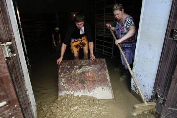 Les conséquences des inondations dans un village balnéaire russe - Sputnik Afrique