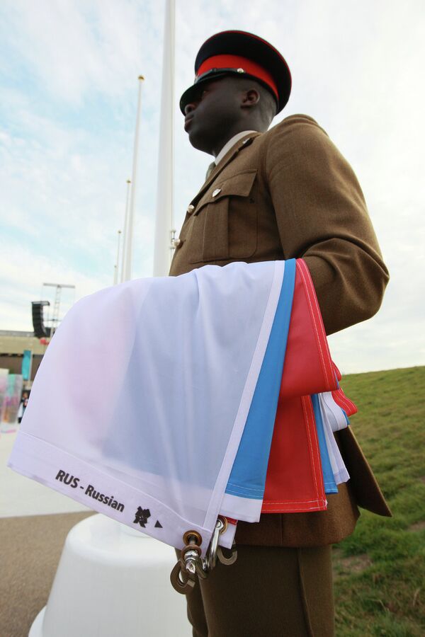 Le drapeau russe hissé dans le Village paralympique de Londres - Sputnik Afrique