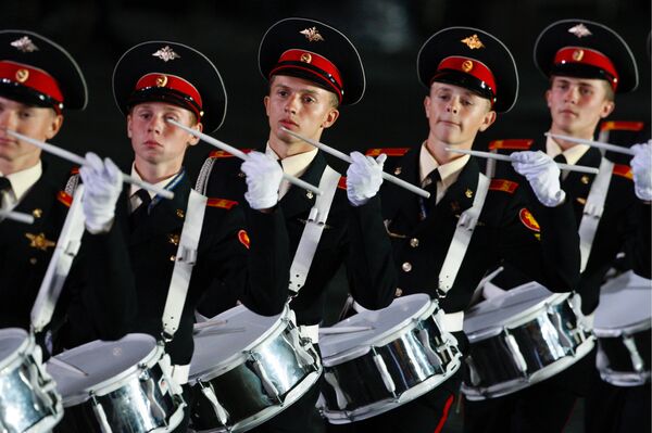 Le 1er festival international des fanfares militaires Aurore du Kremlin à Moscou - Sputnik Afrique