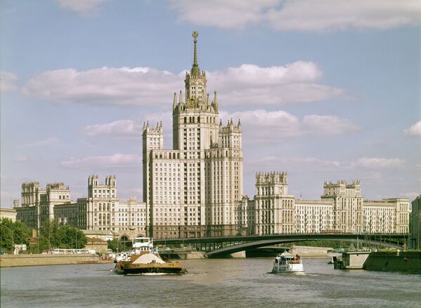 65e anniversaire des Sept Sœurs de Moscou, gratte-ciel légendaires - Sputnik Afrique