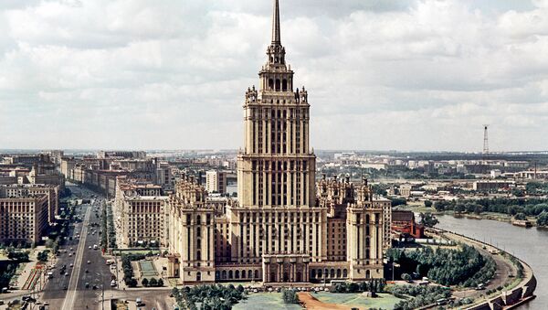 65e anniversaire des Sept Sœurs de Moscou, gratte-ciel légendaires - Sputnik Afrique