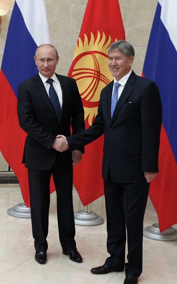 Le Kirghizstan n'envisage son avenir qu'avec la Russie (président) - Sputnik Afrique