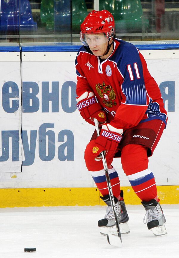 Depuis peu, le président russe fait du hockey sur glace.  - Sputnik Afrique