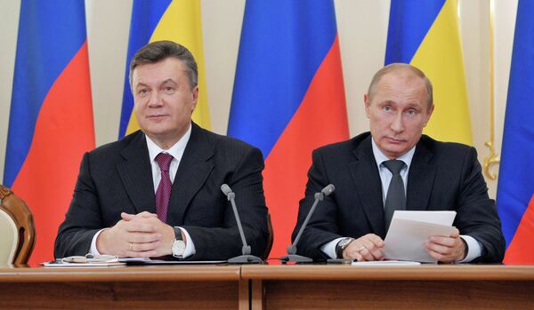 Le président russe Vladimir Poutine et le président ukrainien Viktor Ianoukovitch (archive) - Sputnik Afrique