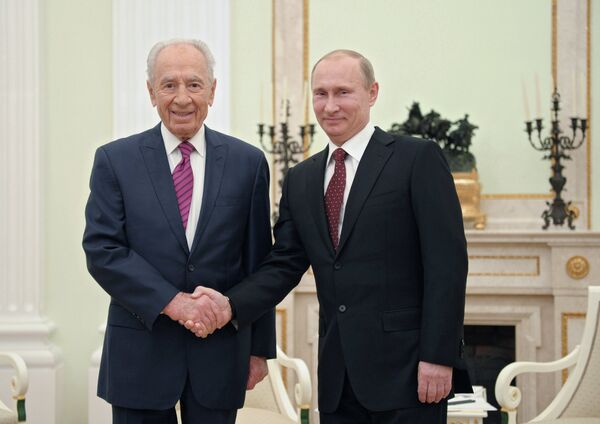 Shimon Peres et Vladimir Poutine - Sputnik Afrique