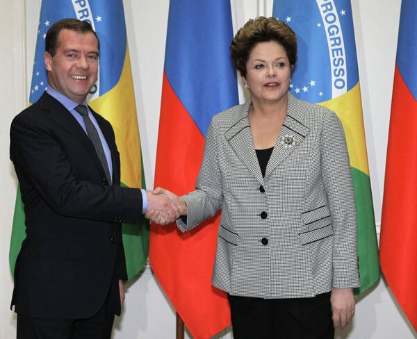 Le premier ministre russe Dmitri Medvedev et la présidente brésilienne Dilma Rousseff - Sputnik Afrique